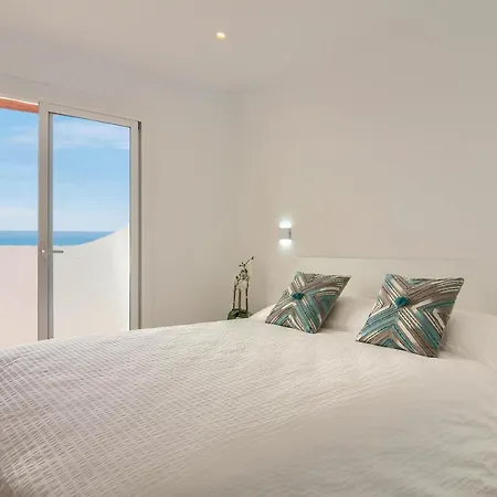 La Perla Seaview Apartment